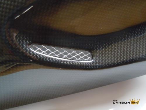 honda-cbr900-close-up-of-front-fender-plain-weave-carbon.jpg
