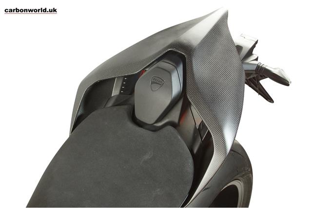 carobworld-rear-seat-cowling-fitted-to-ducati-panigale-v4.jpg
