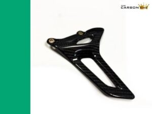 https://shared1.ad-lister.co.uk/UserImages/dccdce45-84a2-4984-a788-dd7d038e16de/Img/triumph_speed_triple_1200/speed-triple-1200-lower-carbon-chain-guard-twill-gloss.jpg